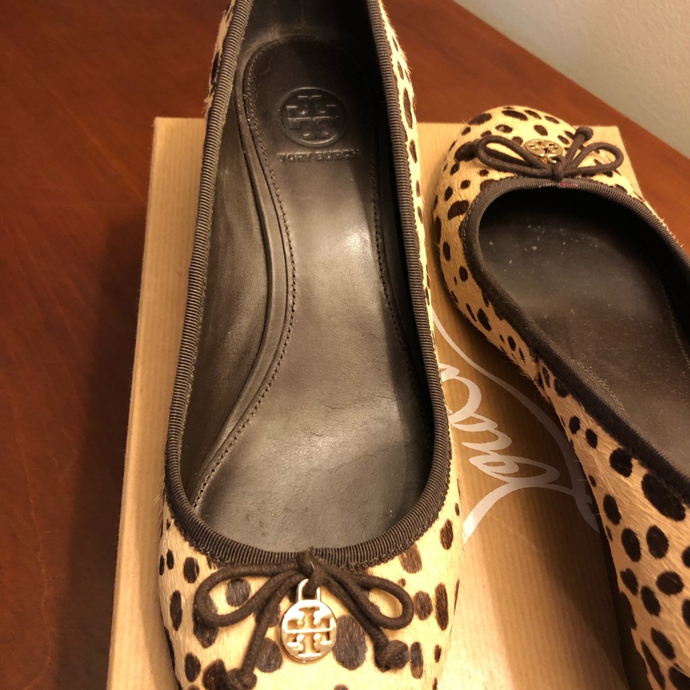 Size 8.5 Tory Burch wedge - Picture 2 of 4